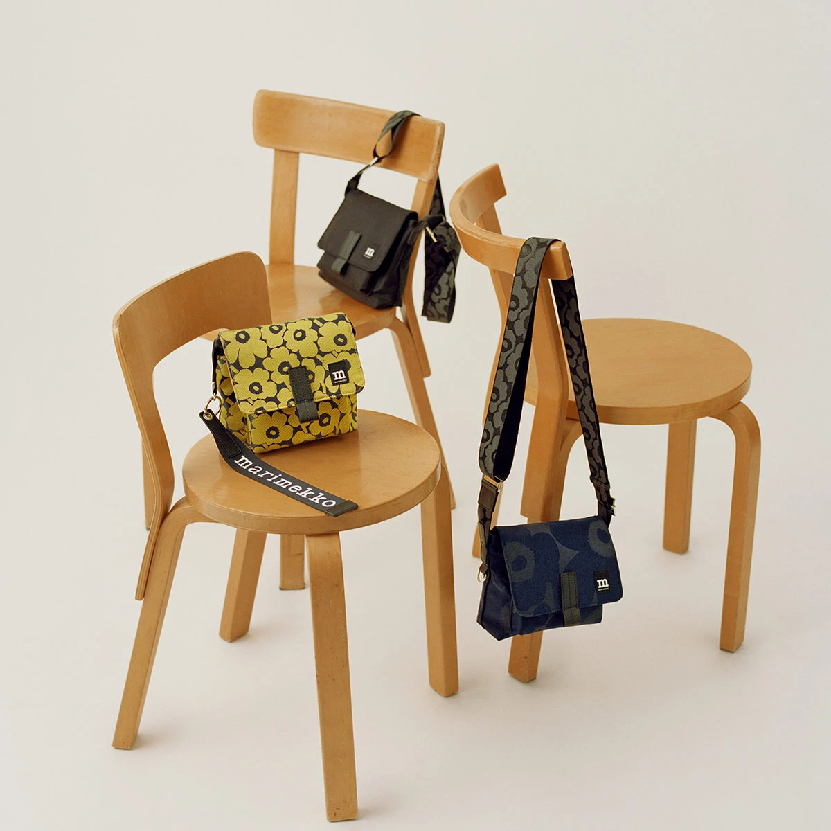 Marimekko Solid Black / Unikko Mini Messenger Bag 1 Marimekko Solid Black / Unikko Mini Messenger Bag