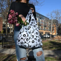 Marimekko Mini Unikko Black / Light Blue Smartbag 6 Marimekko Mini Unikko Black / Light Blue Smartbag -Marimekko Shop marimekko mini unikko black light blue smartbag 31