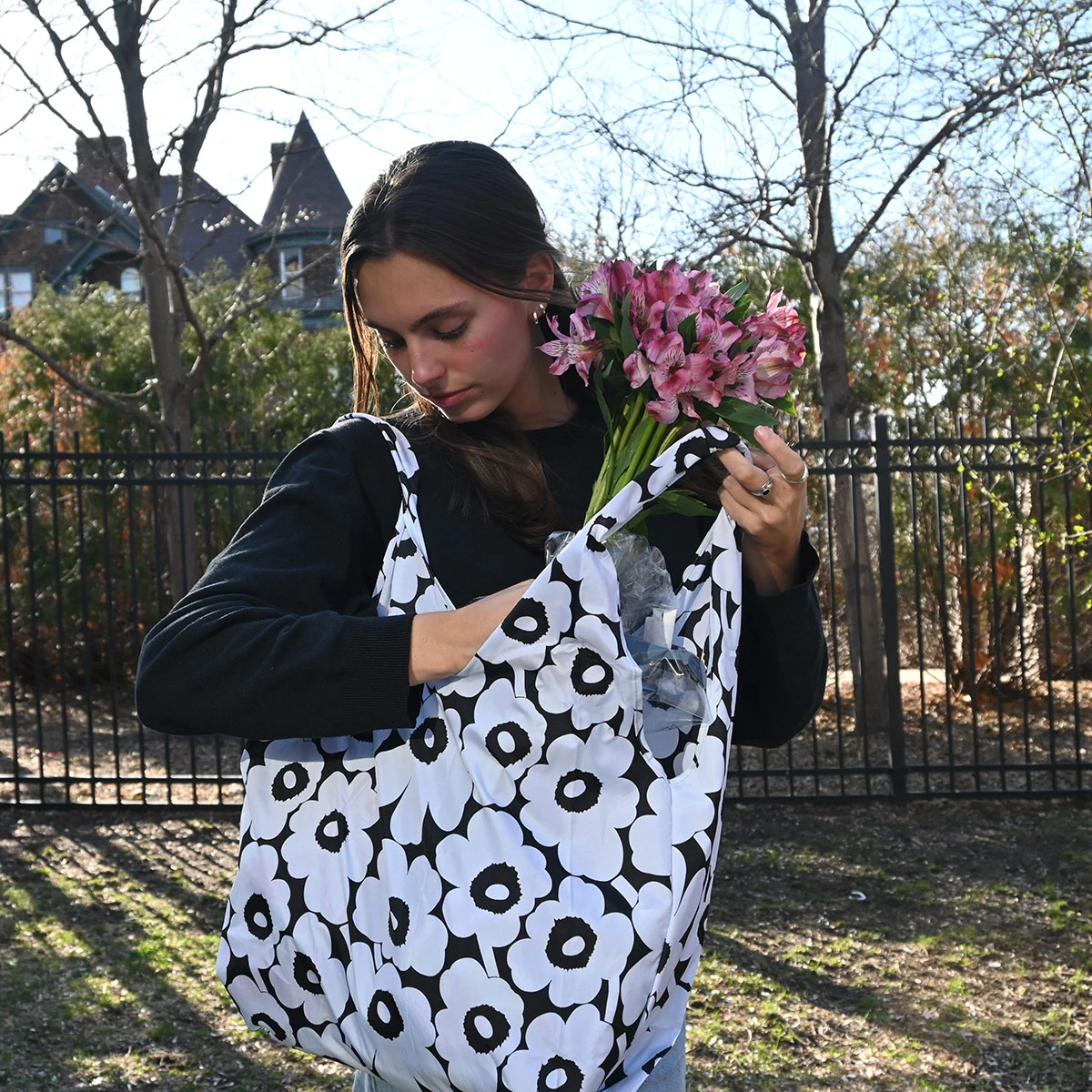 Marimekko Mini Unikko Black / Light Blue Smartbag 4 Marimekko Mini Unikko Black / Light Blue Smartbag - Image 4