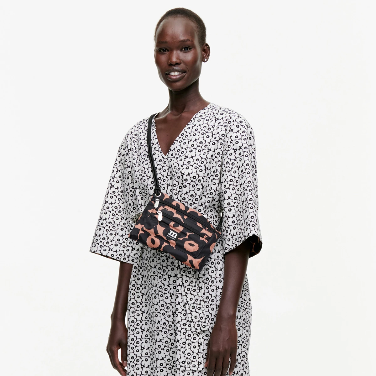 Marimekko Mini Unikko Brown / Black Smart Travelbag 1 Marimekko Mini Unikko Brown / Black Smart Travelbag