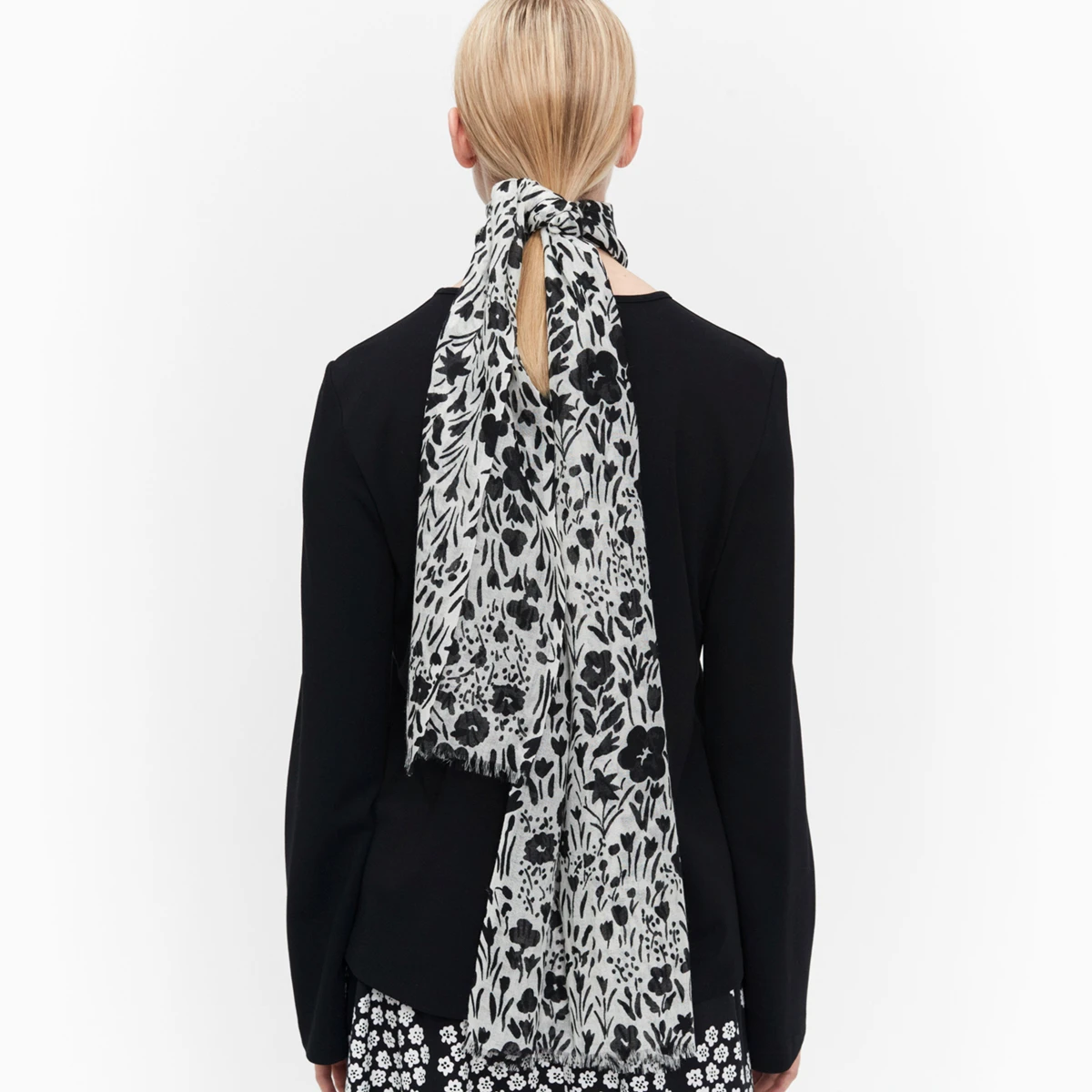 Marimekko Pikkulempi Ivory / Black Fiore Scarf 1 Marimekko Pikkulempi Ivory / Black Fiore Scarf