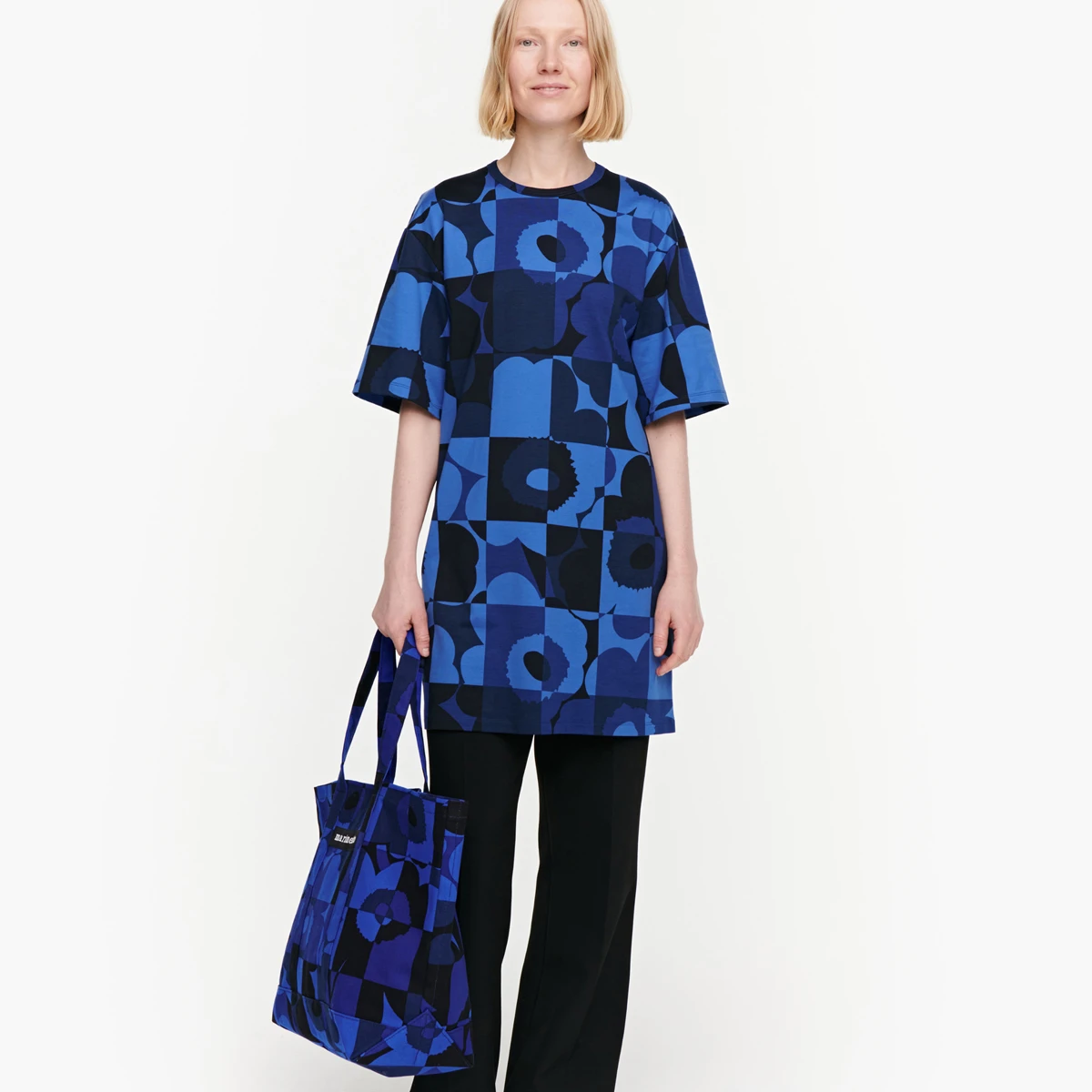 Marimekko Ruutu-Unikko Blue / Black Peruskassi Bag 1 Marimekko Ruutu-Unikko Blue / Black Peruskassi Bag
