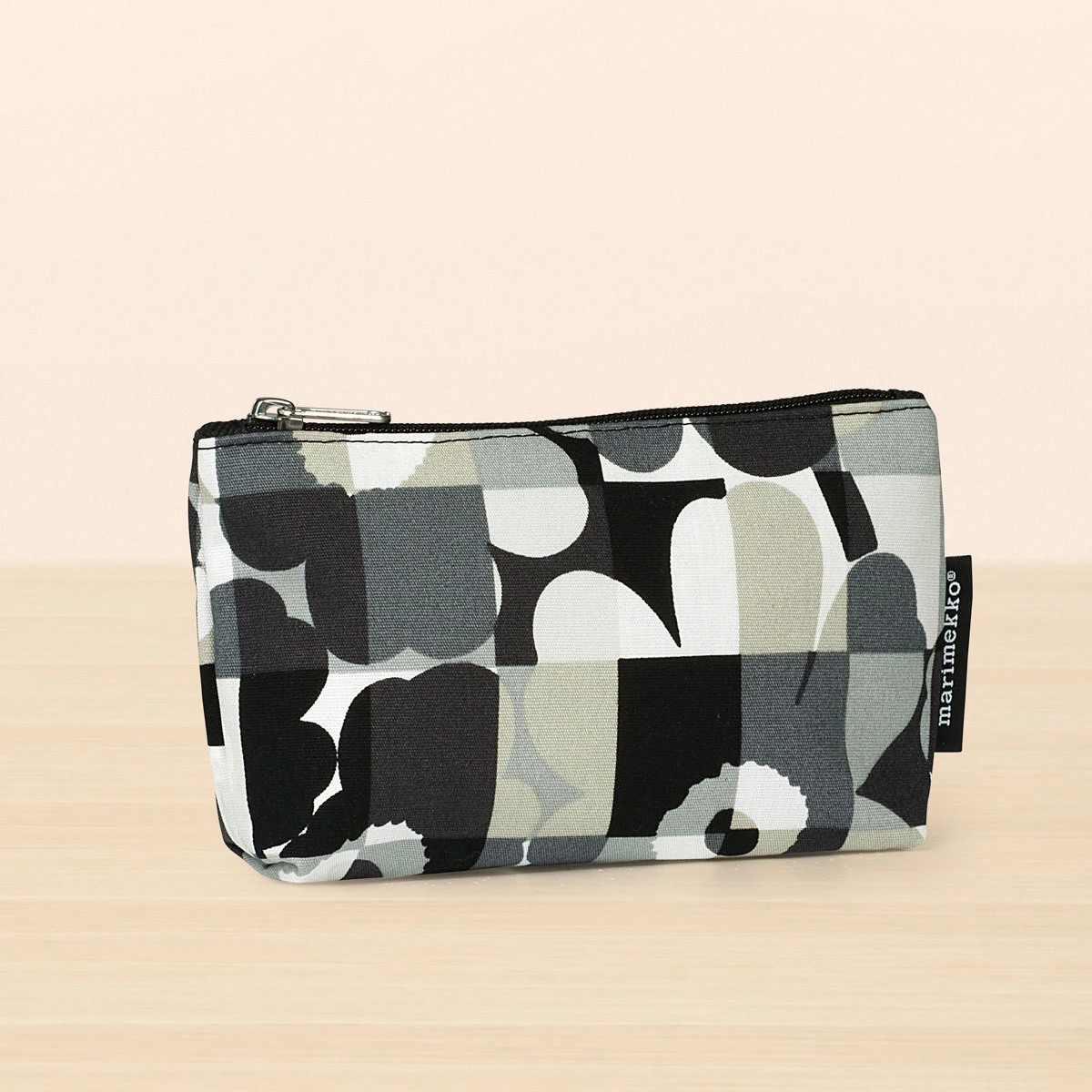 Marimekko Ruutu-Unikko Eevi Cosmetic Bag 1 Marimekko Ruutu-Unikko Eevi Cosmetic Bag