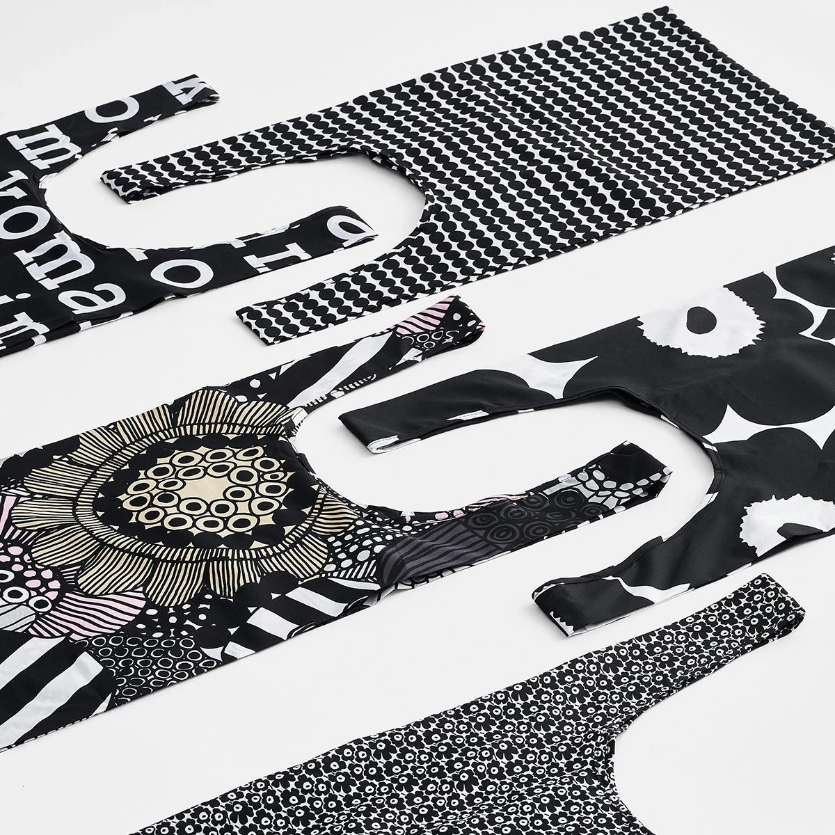 Marimekko Siirtolapuutarha Black / White / Tan / Pink / Grey Smartbag 1 Marimekko Siirtolapuutarha Black / White / Tan / Pink / Grey Smartbag