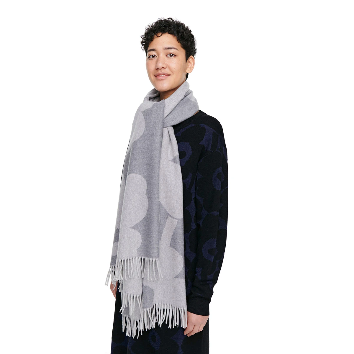 Marimekko Suur Unikko Grey Jacquard Sue Scarf 1 Marimekko Suur Unikko Grey Jacquard Sue Scarf