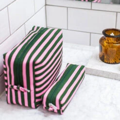 Marimekko Ujo Pink / Green Verso Cosmetic Bag 6 Marimekko Ujo Pink / Green Verso Cosmetic Bag -Marimekko Shop marimekko ujo pink green verso cosmetic bag 114