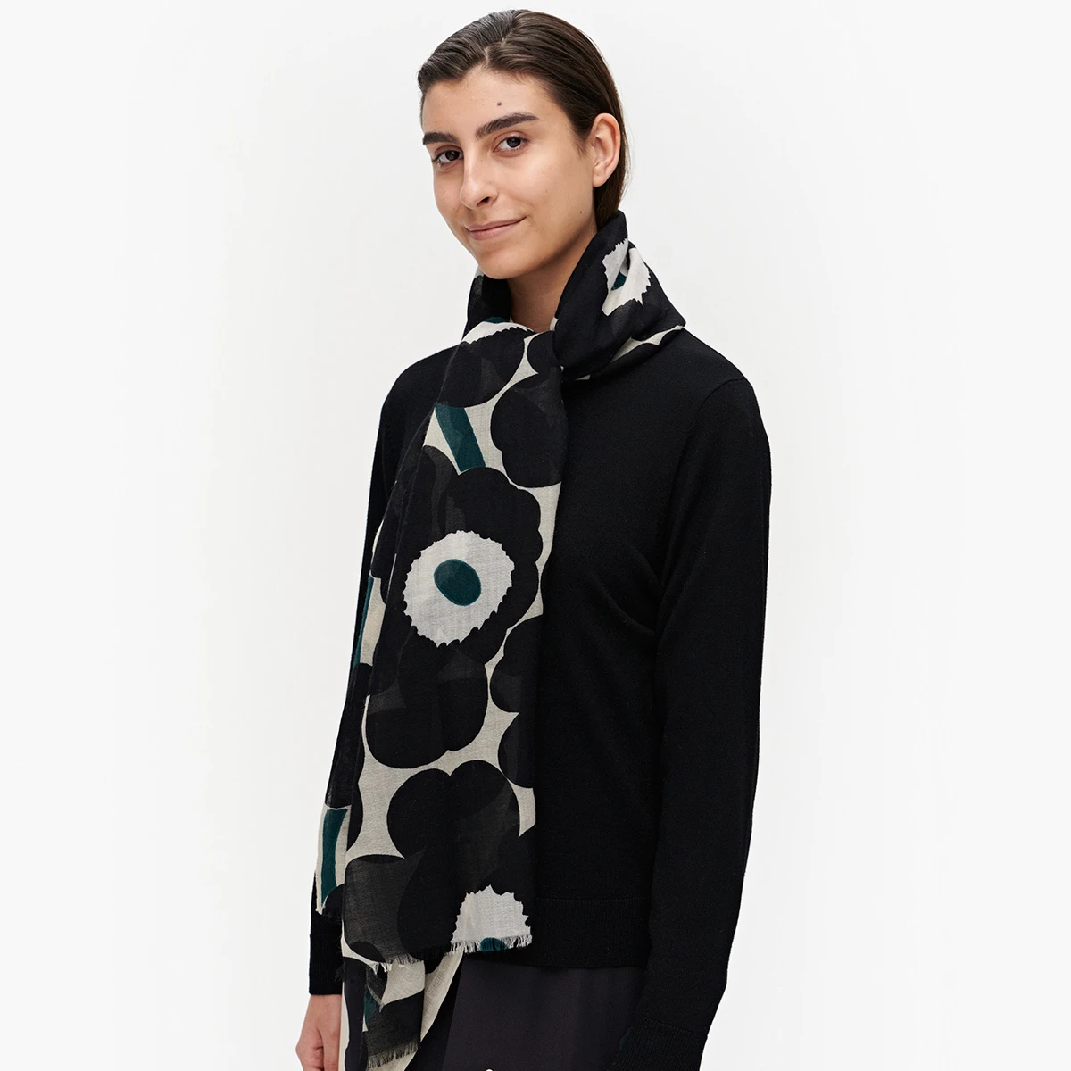 Marimekko Unikko Beige / Black / Beige / Green Fiore Wool Scarf 1 Marimekko Unikko Beige / Black / Beige / Green Fiore Wool Scarf