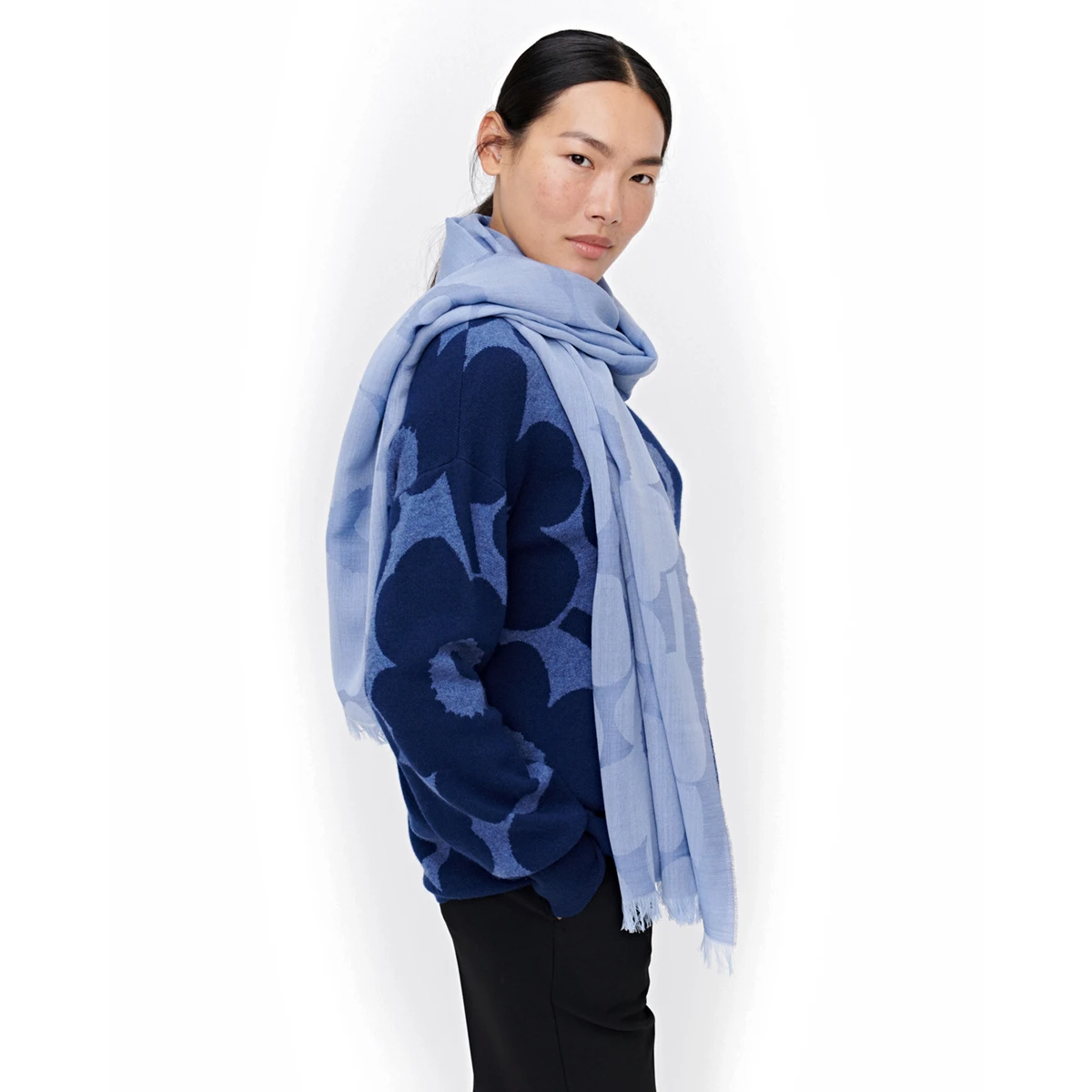 Marimekko Unikko Denim Blue Piiru Jacquard Scarf 3 Marimekko Unikko Denim Blue Piiru Jacquard Scarf - Image 3