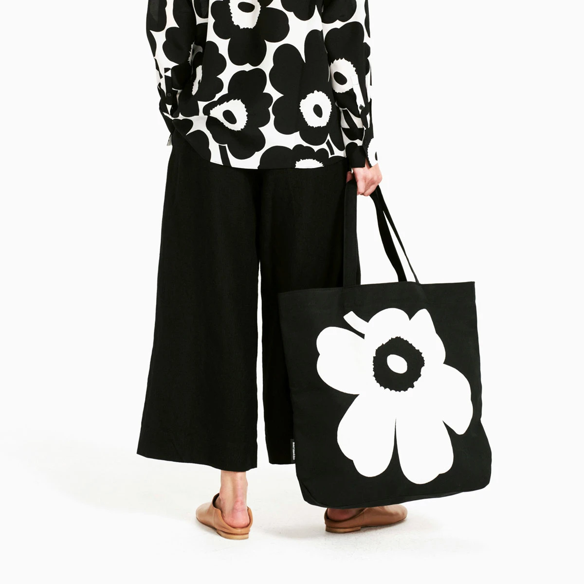 Marimekko Unikko Torna Black / White Canvas Bag 5 Marimekko Unikko Torna Black / White Canvas Bag - Image 5